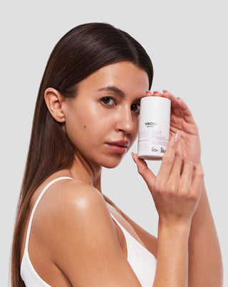 Lekki krem ochronny przeciw fotostarzeniu But first, sunscreen SPF 50+ Veoli Botanica_2 - 3