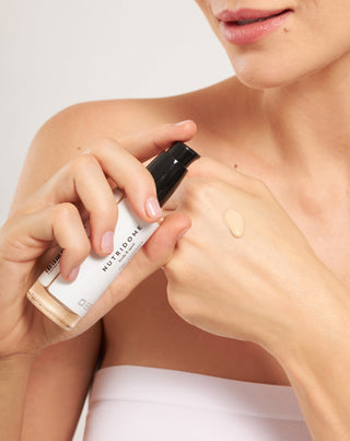 Nutridome 12-hour light mattifying full-coverage face foundation for olive skin 03 Nude - 2