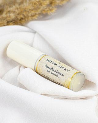 Natural Secrets nutritional lipstick with shea butter to regenerate chapped lips - 2