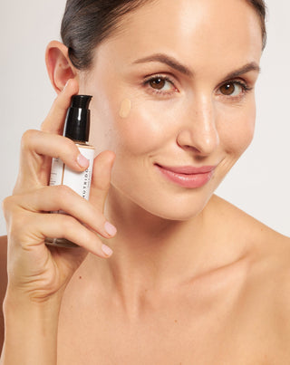 Nutridome brightening moisturising foundation with hyaluronic acid for light olive skin - 4