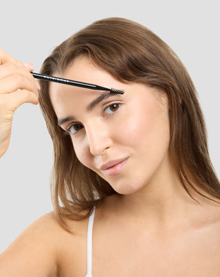 Nutridome eyebrow brush with an angled tip and a combing brush - 2