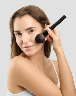 Nutridome powder brush with fluffy bristles - 2