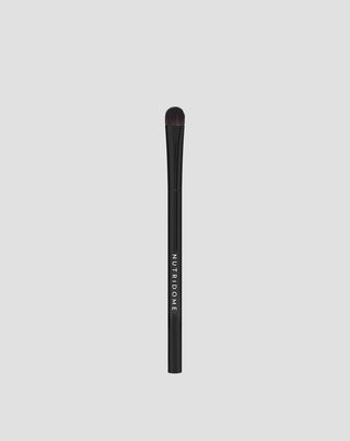 Nutridome eyeshadow brush with flat rounded synthetic bristles - 1