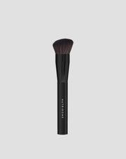 Nutridome foundation brush with an angled tip that adapts to the shape of the face