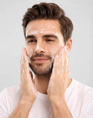 Facial cleansing gel with postbiotics and panthenol to cleanse and care for beards Monolith - 3